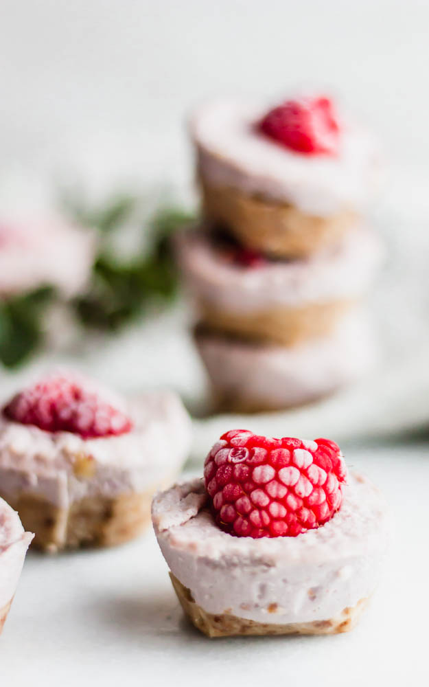 Paleo No-Bake Raspberry Mini Cheesecake Bites