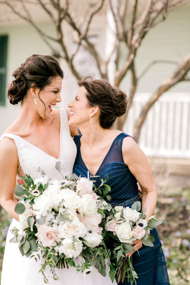 mother daughter wedding photo poses