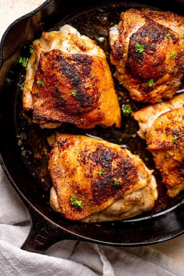 Cast Iron Skillet Chicken Drumsticks (Chicken Legs)