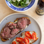 steak and tomatoes on bread