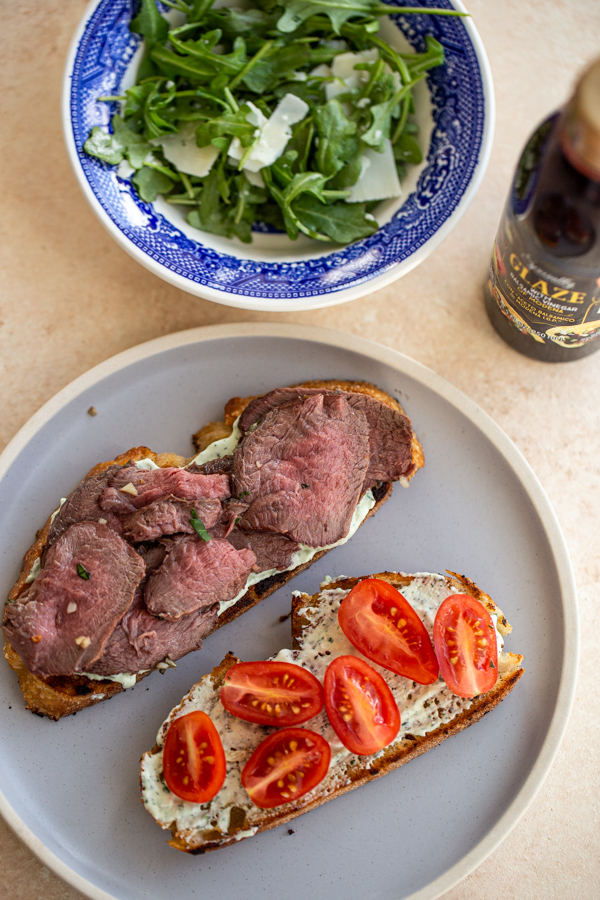 steak and tomatoes on bread